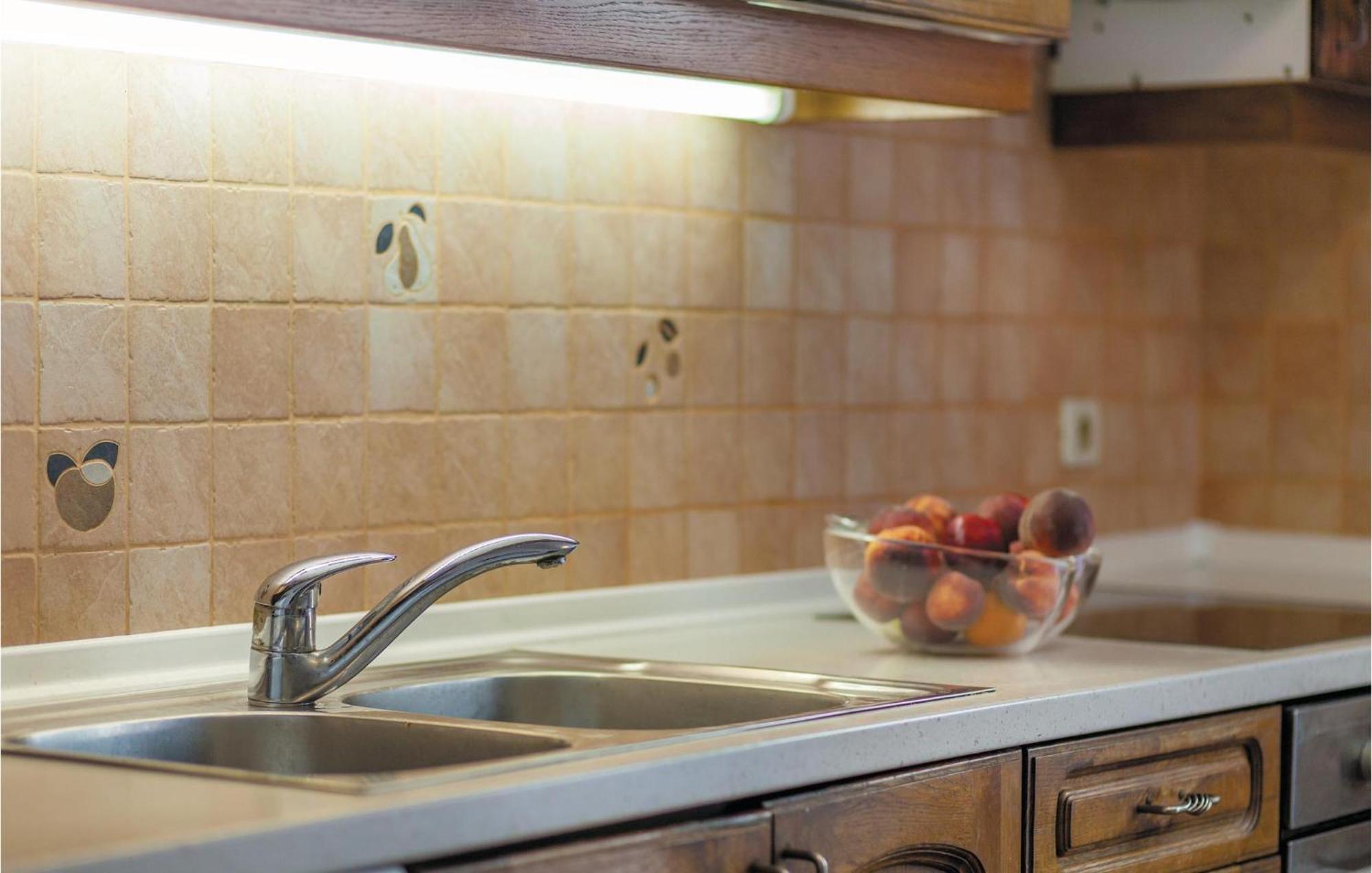 Amazing Home In Podstrana With Kitchen Экстерьер фото