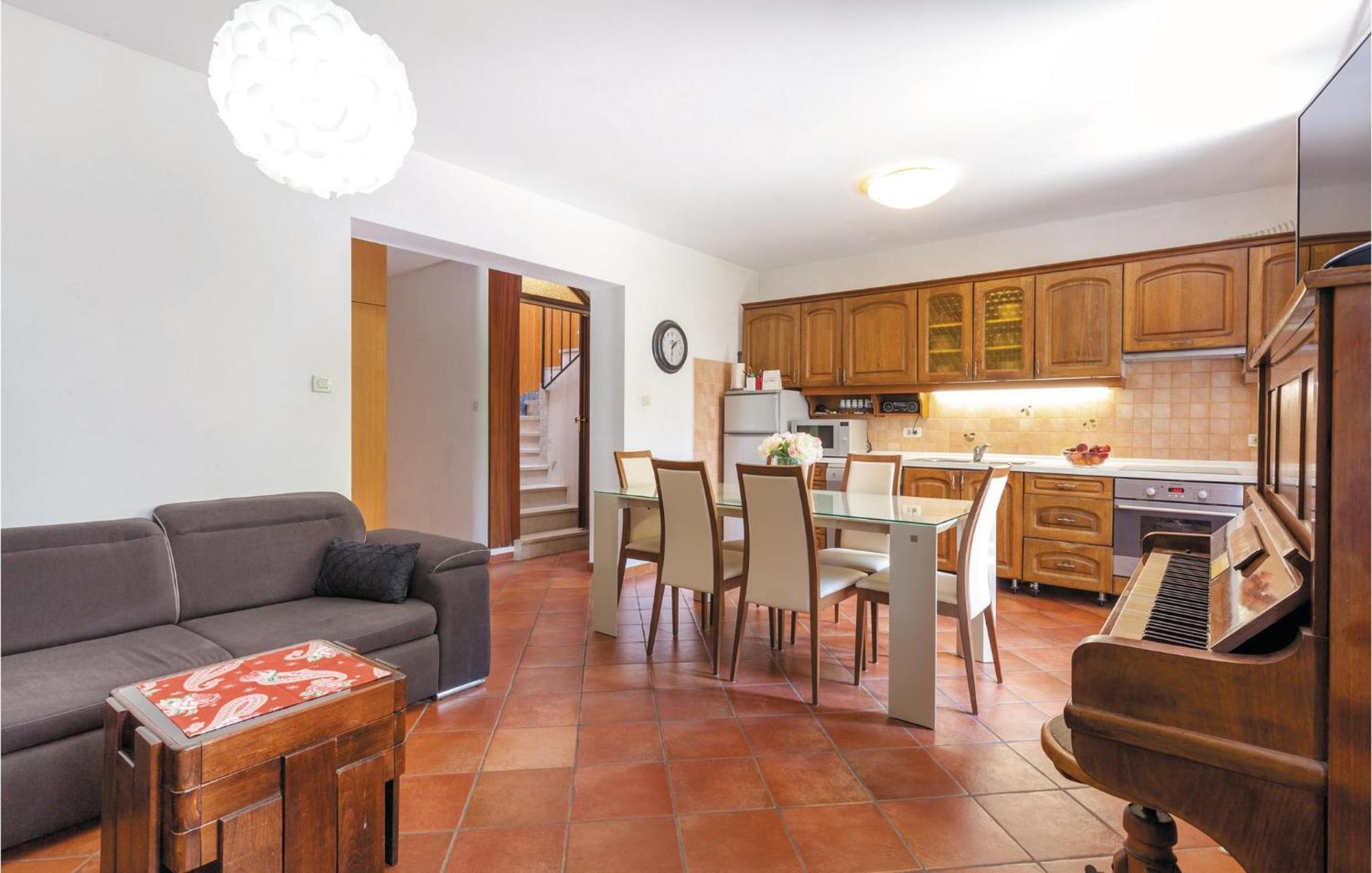 Amazing Home In Podstrana With Kitchen Экстерьер фото